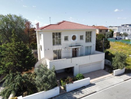 Detached two storey house with swimming pool in Latsia
