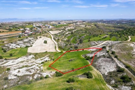 Residential field in Kampia Nicosia - 4