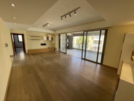 Three bedroom plus 1 luxury apartment in the heart of City center - 4
