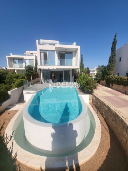 Villa For Sale in Chloraka, Paphos - DP3540 - 1