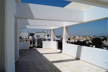 Spacious And Bright 3 Bedroom Whole Floor Apartment   In Strovolos, Ni - 7