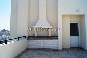 Spacious And Bright 3 Bedroom Whole Floor Apartment   In Strovolos, Ni - 5