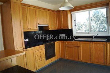 Spacious And Bright 3 Bedroom Whole Floor Apartment   In Strovolos, Ni - 2