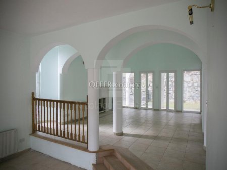 Building with Villa and Restaurant for sale in Palaichori - 4