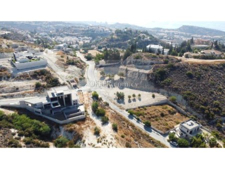 Residential plot for sale in Agios Tychonas