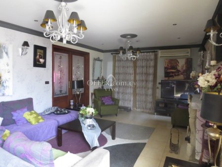 RESALE 5 BEDROOM VILLA  WITH SELF CONTAINED APARTMENT, POOL AND ESTABLISHED GARDEN - 2