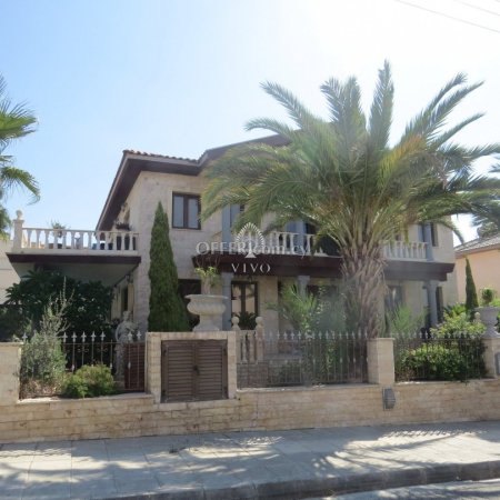 RESALE 5 BEDROOM VILLA  WITH SELF CONTAINED APARTMENT, POOL AND ESTABLISHED GARDEN - 1