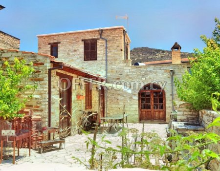 Μονοκατοικία 2 Υπνοδωματίων ΠΡΟΣ πώληση στο χωριό Κάτω Δρυσ, Επαρχία Λάρνακας - 1