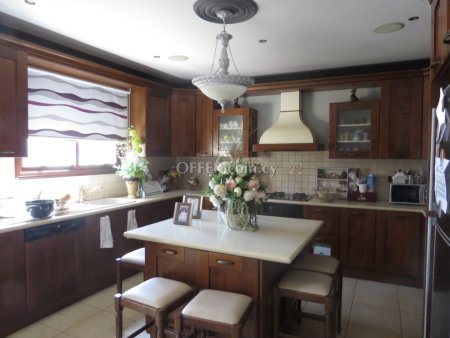 RESALE 5 BEDROOM VILLA  WITH SELF CONTAINED APARTMENT, POOL AND ESTABLISHED GARDEN - 4