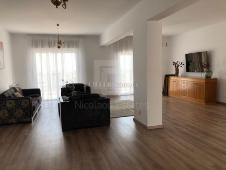 Large 5 bedroom fully renovated Penthouse with sea view