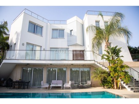 Luxury six bedroom villa in Agios Tychonas area