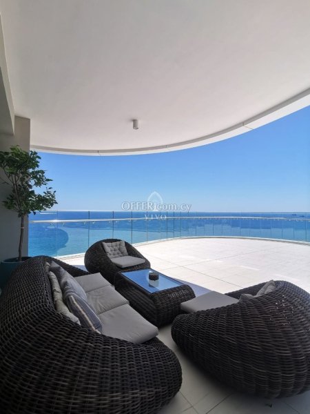 FULLY FURNISHED 4 BEDROOM SEAFRONT PENTHOUSE WITH PANORAMIC SEA VIEW - 10