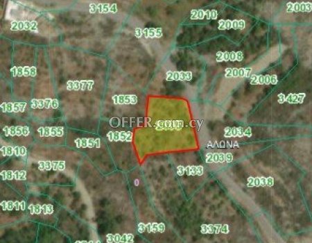 Plot for sale in Alona