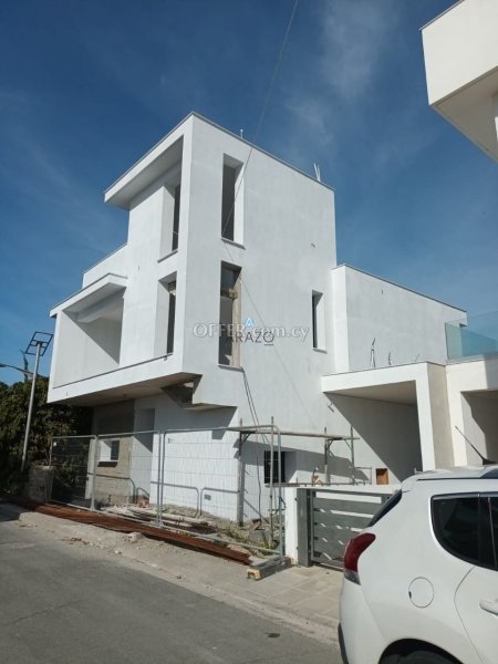 3 Bed Detached Villa for Sale in Dromolaxia, Larnaca - 1