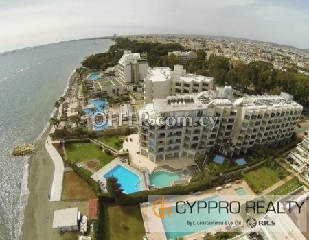 1 Bedroom Beachfront Apartment in Tourist Area - 4