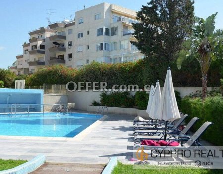 1 Bedroom Beachfront Apartment in Tourist Area - 2