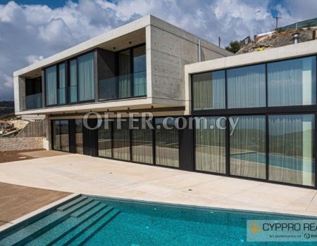 Magnificent 5 Bedroom Villa in Agios Tychonas