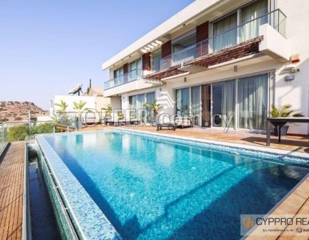 Luxury 4 Bedroom Villa in Agios Tychonas
