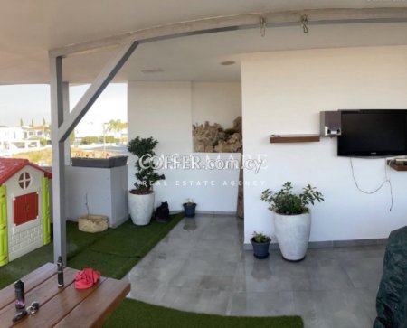For sale furnished apartment with roof garden in L