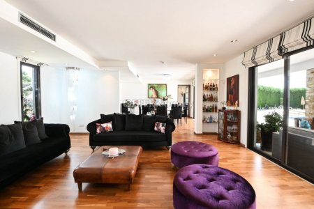 6 Bed Detached Villa for Sale in Dromolaxia, Larnaca - 10