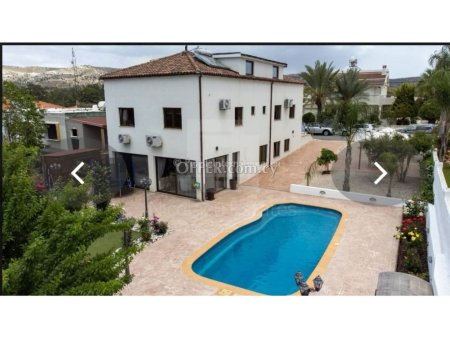 Five Bedroom Detached House with Private Swimming Pool For Sale - 7