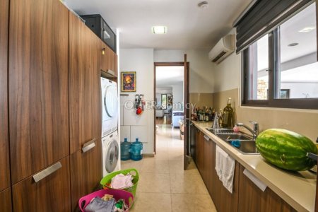 6 Bed Detached Villa for Sale in Dromolaxia, Larnaca - 7