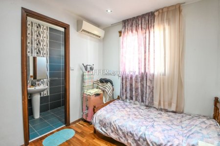 6 Bed Detached Villa for Sale in Dromolaxia, Larnaca - 4