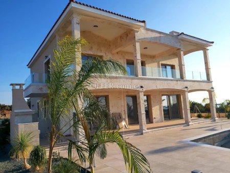 Four bedroom villa in St George - 4