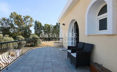 Detached house for sale with swimming pool located in Lakatameia, Nicosia district. - 2