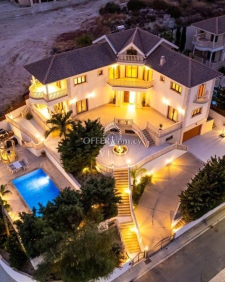 LUXURY VILLA OF 6 BEDROOMS IN KALOGIROUS AREA