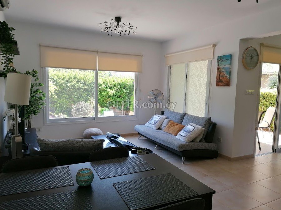 TWO BEDROOM GROUND FLOOR APARTMENT WITH A PRIVATE GARDEN - 1