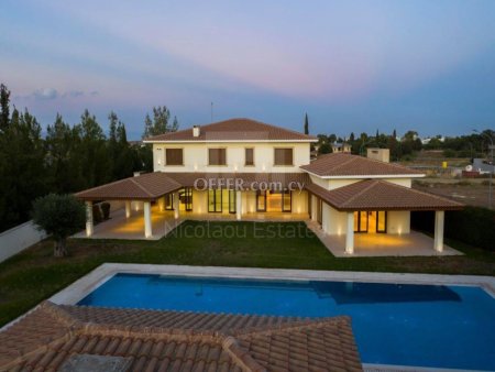 Five bedroom luxury villa with private swimming pool in Strovolos GSP in a great location - 1