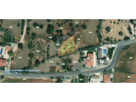 Residential plot of 716 sq.m for sale in Psimolofou Nicosia - 1