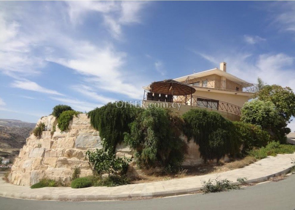 House (detached) in Pissouri, Limassol for Sale - 1