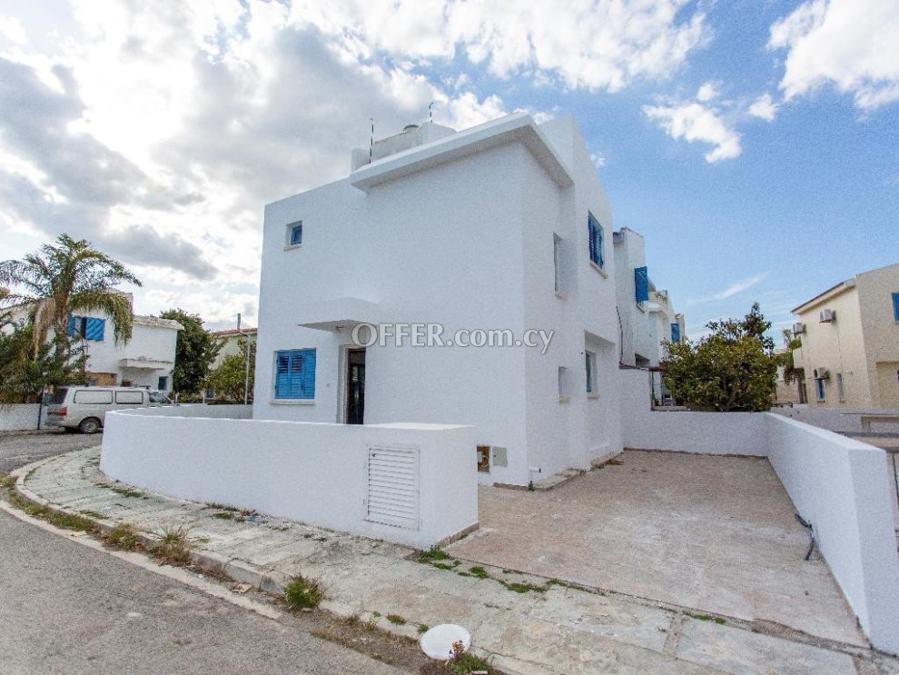 House (Semi detached) in Pervolia, Larnaca for Sale - 6