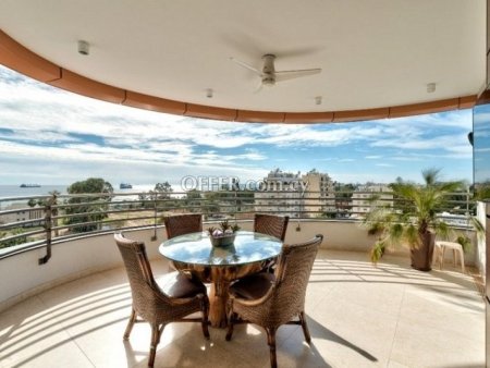 Apartment (Penthouse) in Molos Area, Limassol for Sale