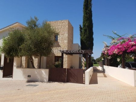 House (Semi detached) in Aphrodite Hills, Paphos for Sale