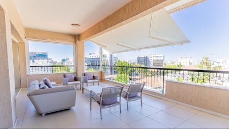 Apartment (Penthouse) in Petrou kai Pavlou, Limassol for Sale