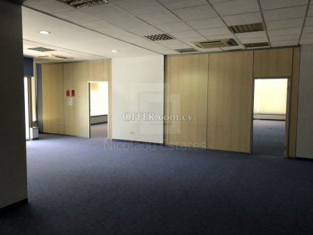 Large offices for rent in city center. - 7