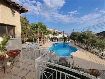  3 bedroom villa in Ayios Tychonas, with big land - 7