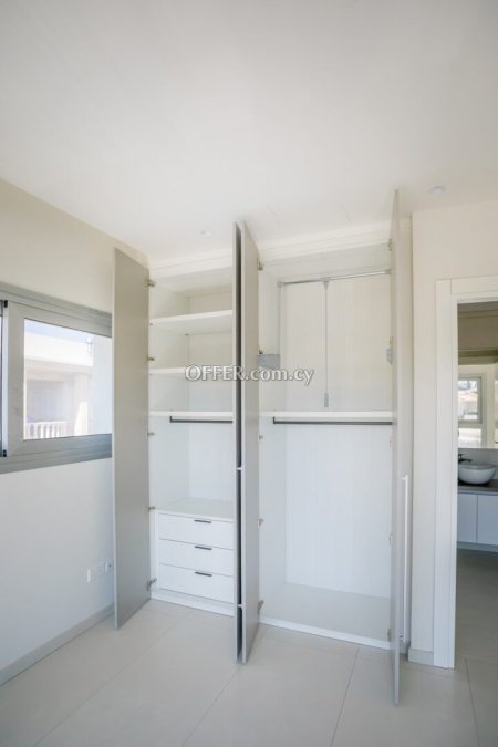 Apartment (Penthouse) in Germasoyia, Limassol for Sale - 3