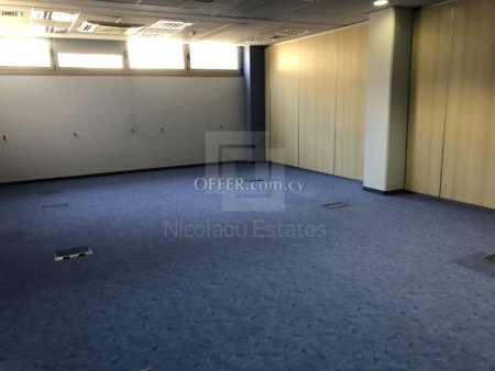 Large offices for rent in city center. - 4