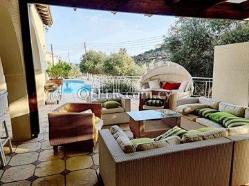  3 bedroom villa in Ayios Tychonas, with big land - 4