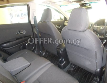 2020 Honda VEZEL 1.5L Hybrid Automatic SUV - 8