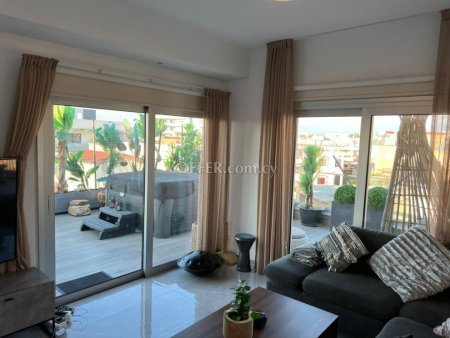 Apartment (Penthouse) in Mesa Geitonia, Limassol for Sale - 3