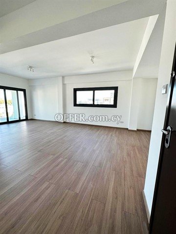 Very Spacious Fully Renovated 3 Bedroom Apartment  Next To Wargaming,  - 7