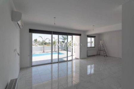 3 bedroom detached house - 2