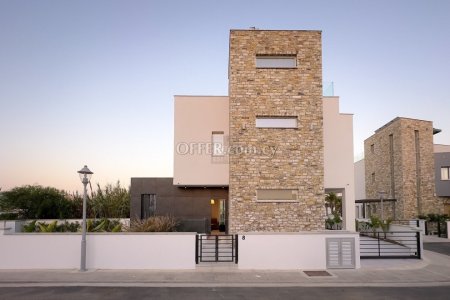 Modern 4 Bedroom Villa in Ayia Napa