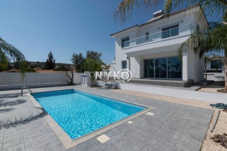 3 bedroom detached house - 10