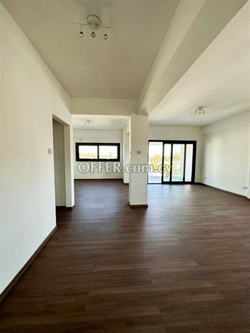Very Spacious Fully Renovated 3 Bedroom Apartment  Next To Wargaming,  - 2